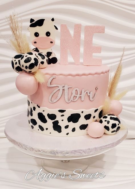 Holy Cow! I'm ONE! Birthday Cake - Aggie's Sweets Cow 2nd Birthday Cake, Cow Themed Birthday Cakes, First Birthday Themes Cow, 1st Birthday Party Cow Theme, Cowgirl First Birthday Party Decorations, Cow Print First Birthday Cake, 4 Ever Moody Birthday Cake, One Cow Birthday, Wholly Cow Im One