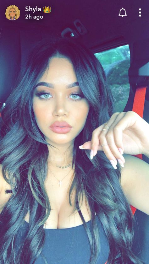 Shyla Walker, Big Lips Natural, Jet Black Hair, Glam Makeup Look, Insta Models, Beautiful Long Hair, Glam Makeup, Great Hair, Gorgeous Hair