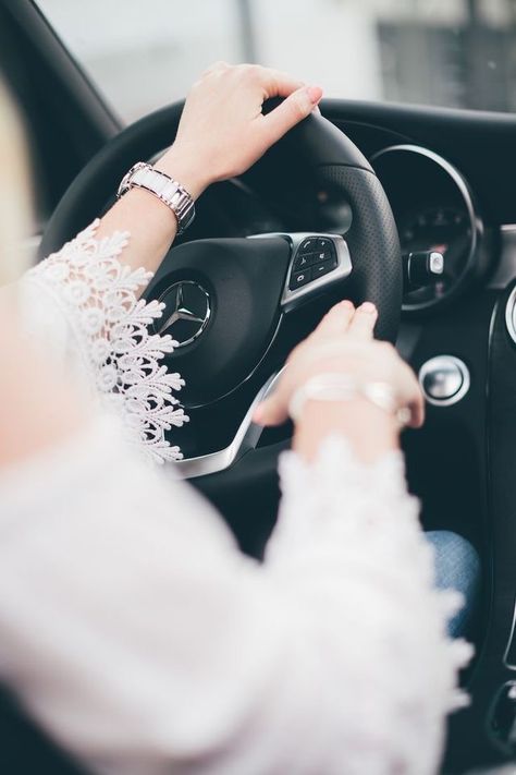 Mercedes Girl, Estilo Hijab, Girls Driving, Frankfurt Germany, Stylish Dpz, Girls Dp Stylish, Islamic Girl, Cute Photography, Girly Pictures