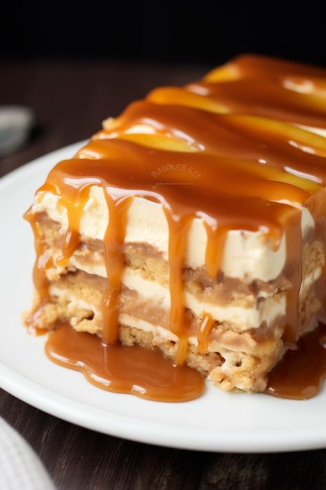 Apple Eclair Cake, Apple Eclair, Baked Caramel Apples, America Cake, Homemade Apple Pie Filling, Baked Caramel, Salted Caramel Ice Cream, Ritz Cracker, Eclair Cake