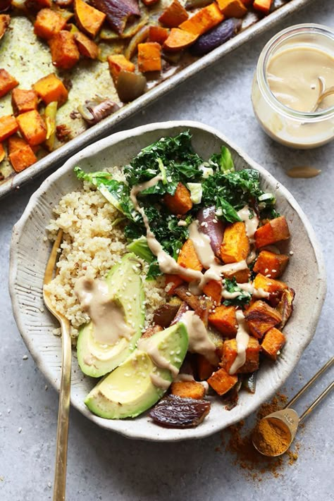 Sweet Potato Vegan, Salad Cobb, Buddha Bowl Recipe, Lunch Bowls, Fit Foodie Finds, Buddha Bowls Recipe, Vegan Buddha Bowl, Grain Bowls, Stuffed Sweet Potato Healthy