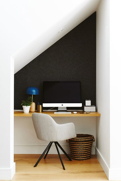 Under the stairs office nook Desk Under Stairs, Office Under Stairs, Under Stairs Nook, Room Under Stairs, Space Under Stairs, Stair Nook, تحت الدرج, Home Office Layouts, Cheap Office Furniture