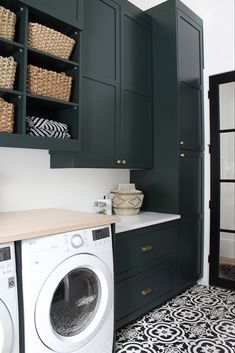 Laundry Dog Room, Dark Green Cabinets, Perfect Laundry Room, White Laundry Rooms, Windsor House, Green Laundry, Room Dark, Dream Laundry Room, Dog Room