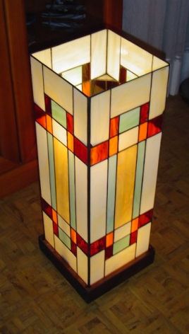 Stained Glass Lighting, Stained Glass Candle Holders, Glass Lanterns, Stained Glass Candles, Stained Glass Lamp Shades, Modern Stained Glass, Stained Glass Light, Making Stained Glass, Glass Lamps