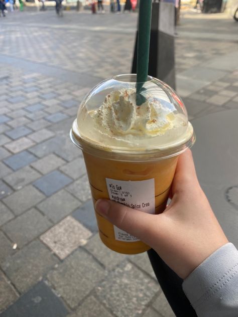 pumpkin spice frappe trending autumn aesthetic feel good vibes orange starbucks halloween october drink yum whipped cream takeaway Pumpkin Spice Frappe, Peach Orchard, Starbucks Halloween, Halloween Orange, Halloween Drinks, Autumn Aesthetic, Frappe, Perfect Day, Coffee Drinks