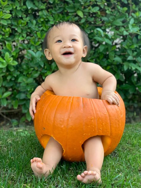 Grab the biggest pumpkin you can find & carve 2 leg holes! Biggest Pumpkin, Halloween Photo, Halloween Photos, Photo Idea, Pool Float, Photo Ideas, Float, Carving, Halloween