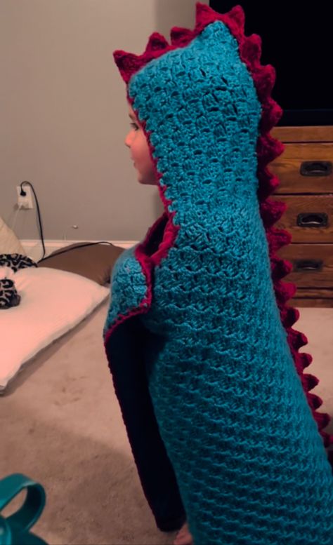 Crochet Animals Blanket, Crochet Dinosaur Slippers Free Pattern, Crochet Hooded Blanket Kids, Hooded Blanket Crochet Pattern Free, Wearable Crochet Projects, Dragon Blanket Crochet, Dinosaur Crochet Blanket, Crochet Dinosaur Blanket, Crochet Toddler Blanket