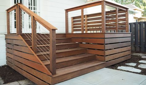 Ipe Deck, Deck Skirting, Deck Railing Ideas, Deck Railing Design, Terrasse Design, Industrial Garden, Backyard Cottage, Railing Ideas, Building A Porch