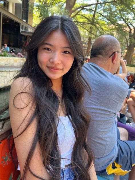 Curly Asian Hair, Models Outfits, Asian Haircut, Girl With Brown Hair, Long Black Hair, Long Hair Girl, Asian Hair, Hairstyles For School, Pretty Hairstyles