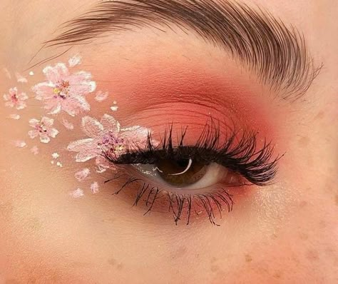 Spring Themed Makeup, Pink Flower Eye Makeup, Floral Makeup Looks Simple, Rose Flower Makeup, Rose Makeup Look Flower, Flower Eyeshadow, Pink Flower Makeup, Flower Graphic Liner, Cherry Blossom Makeup