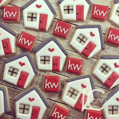 Lydia Carter on Instagram: “House Cutter! 🏠 #lcdesignscutters #housecookie” Realtor Cookies, Housewarming Cookies, House Cookies, Valentines Cookies, Cookie Decorations, Cookie House, Cookie Company, Soft Sugar Cookies, Sugar Cookie Designs