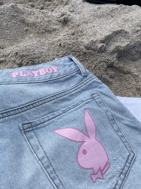 Painted Shorts Aesthetic, Painted Shorts Ideas, Custom Jean Shorts, Playboy Clothes, Playboy Aesthetic, Rework Clothes, Short Aesthetic, Custom Jeans Diy, Denim Diy Clothes