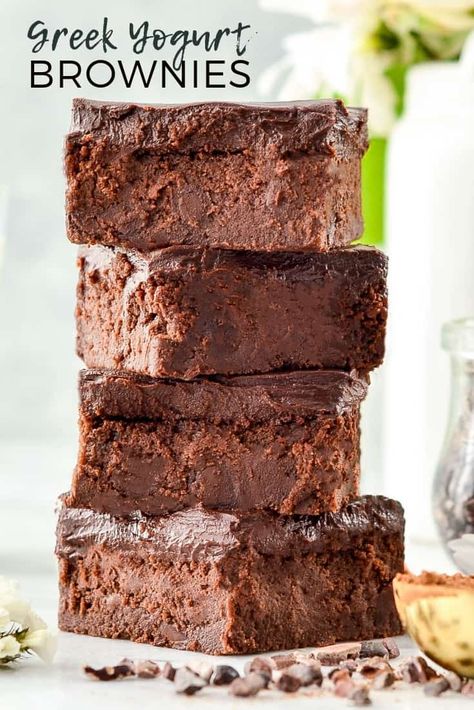 Chia Seed Brownies, Healthy Dessert Chocolate, Siggis Yogurt Recipes, Dessert With Greek Yogurt, Chocolate Healthy Dessert, Simple Healthy Desserts, Healthy Gluten Free Desserts, Yogurt Brownies, Greek Yogurt Brownies