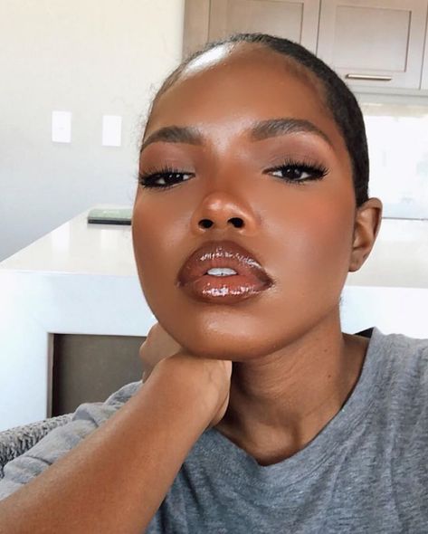 Dark Skin Women Submit — @abbssx3 🖤... Party Make-up, Makeup For Black Skin, Brown Skin Makeup, Dewy Makeup, Soft Glam Makeup, Dark Skin Beauty, Dark Skin Makeup, Dark Skin Women, Makeup For Black Women