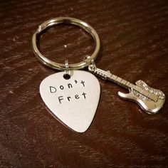 Music Gifts For Boyfriend, Cool Guitar Picks, Guitar Keychain, Guitar Pick Keychain, Music Themed Wedding, Cheap Guitars, Guitar Gifts, Archie Andrews, Wedding Day Gifts