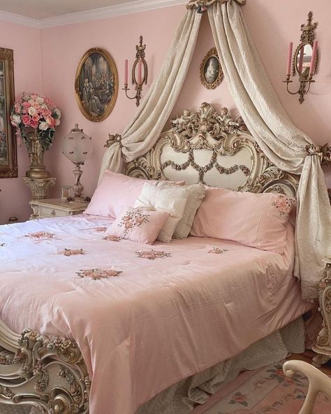 Paris Bedroom Decor Ideas, Balletcore Room, French Country Decorating Bedroom, Feminine Room, Paris Bedroom, Victorian Bedroom, French Country Bedrooms, Princess Room, Cute Bedroom Decor