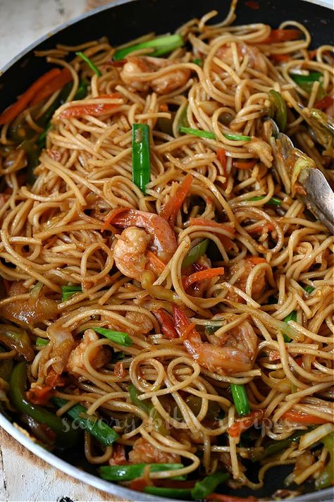 Best and easy Shrimp Lo Mein recipe is perfect for weeknight dinner, tastes better than your favourite Chinese takeout. These Lo mein noodles are ready in 30 Minutes, with juicy shrimp, vegetables and delicious sauce which makes this dish so good. #savorybitesrecipes #lomeinnoodles #shrimplomein #lomein Lomein Shrimp Recipes, Lo Mien Noodles Recipes Stir Fry, Low Mein Noodles Recipe Easy, Shrimp Chinese Recipes, Easy Shrimp Lo Mein Recipe, Shrimp Lo Mein Recipe Easy, Shrimp Noodle Stir Fry, Lomein Recipes, Hoisin Shrimp