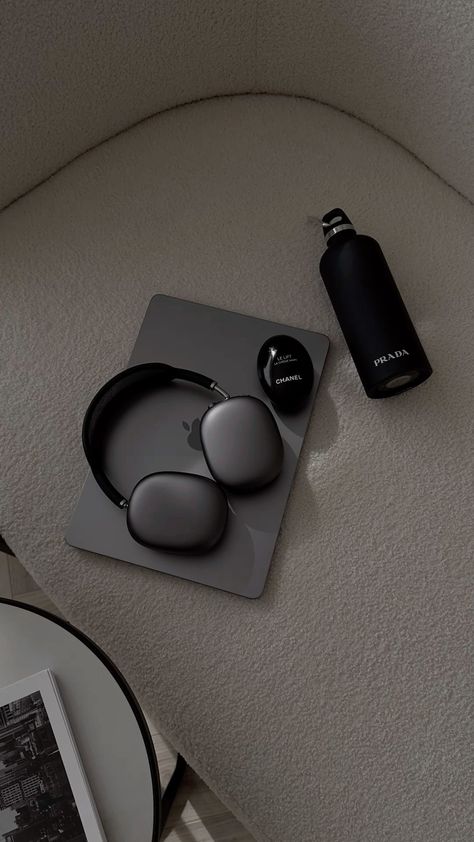 Black Apple Aesthetic, Clean Dark Aesthetic, Black Grey Aesthetic, Black Headphones Aesthetic, Headphone Aesthetic, Money Luxury, Grey Aesthetic, Clean Lifestyle, Airpods Max