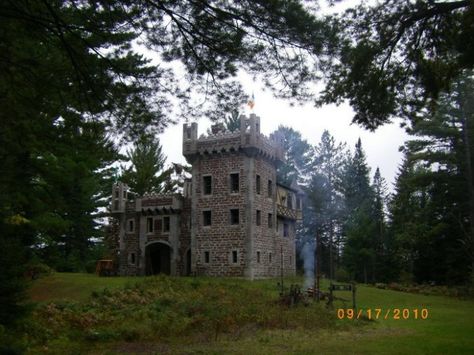 5. Kelley Castle (Tomahawk). Most people who build their own homes build the same cookie cutter stuff. This guy really built his dream. So bravo! Also, are you hiring? Tomahawk Wisconsin, Wisconsin Attractions, American Midwest, Wisconsin Vacation, Travel Wisconsin, Milwaukee Art, Midwest Travel, Wisconsin Travel, Wisconsin Dells