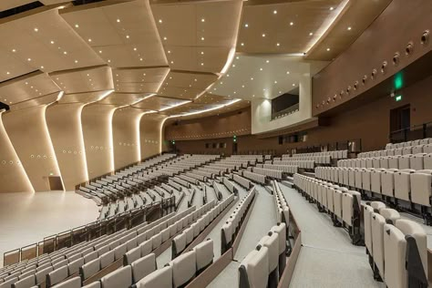 Luxury School Interior, Luxury School Hallway, Aesthetic Auditorium, Classroom Luxury, Fancy School Building, Luxury School Building, Luxury High School, Expensive School, Big Classroom