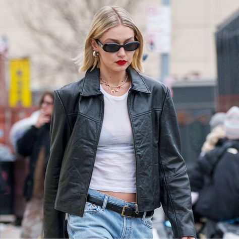 Gigi Hadid Wore Brand-New Ugg Shoes With Rave Nordstrom Reviews Ugg Venture Daze Outfit, Off Duty Outfits, Gigi Hadid Style, Ugg Classic Ultra Mini, Lauren London, Hadid Style, Music Fashion, Sell Out, Gigi Hadid