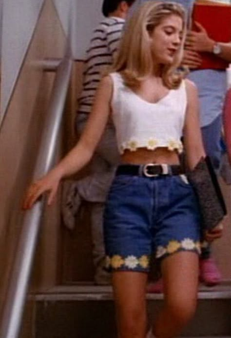 90s Does 60s, 70s Shorts Outfits, Casual 80s Outfits, 80s Summer Fashion, 80s Summer Outfits, Thrift Manifestation, 80s Inspired Outfits, Character Customization, Look 80s