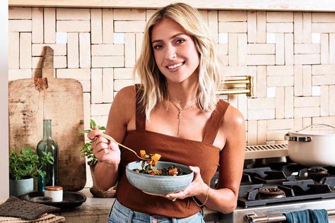 Kristin Cavallari talks about her new cookbook Truly Simple, her top three pantry staples and more in an interview with EatingWell. Recipe For Hollandaise Sauce, Easy Breakfast Brunch, Dessert Smoothie, Lunch Appetizers, Quick Easy Dinner, Kristin Cavallari, Healthy Eating For Kids, Delicious Breakfast Recipes, Quick And Easy Breakfast