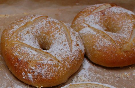 I'm in love. It's not a phase. This is the real thing. The potato bagel and I go way back. When I used to live in Pittsburgh, about the only food experience I could afford was the potato bagel. I w... Canned Applesauce, Bread Head, Plain Bagel, Bagel Sandwich, Homemade Bagels, Kitchenaid Mixer, Food Experience, Bagel Recipe, Bread Appetizers