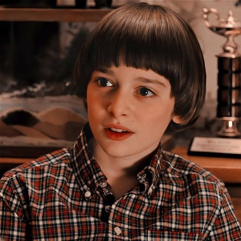 𝚂𝚝𝚛𝚊𝚗𝚐𝚎𝚛 𝚃��𝚑𝚒𝚗𝚐𝚜 Stranger Things Season 2, Will Byers, Stranger Things Season, Christmas Movies, Holiday Spirit, Movies To Watch, Stranger Things, The Holiday, Account Suspended