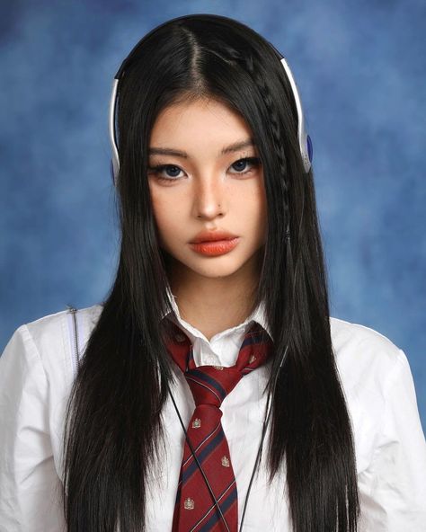 Anime Yearbook Photo, Korean Yearbook Photo, Yearbook Pose, Creative Shot For Graduation, Yearbook Makeup, 90s Yearbook, Real Reference, Altered Photography, Photo Yearbook