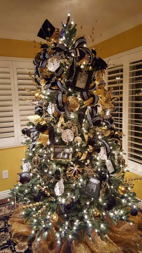 My husband's 50th bday tree. Steeler's fan and Christmas baby! New year's Eve party! New Years Eve Christmas Tree, Gatsby Christmas Decor, Gatsby Christmas Tree, Roaring 20s Christmas Tree, Great Gatsby Christmas Tree, New Year’s Eve Christmas Tree, New Years Tree Ideas, New Years Christmas Tree, Great Gatsby Christmas Party