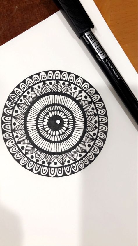 Easy Circle Mandala Art, Easy Mandala Drawing Simple Step By Step, Mandala Art Circle Design, Mandela Art Design, Mandala Art Easy For Beginners, Easy Mandala Drawing For Beginners, Mandala Circle Design, Small Mandala, Mandala Arts