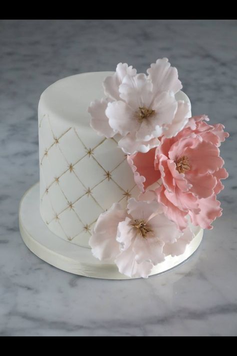 Fondant Peony, Cake With Peonies, Impressive Cakes, Graduation Cake Designs, One Tier Cake, Professional Cake Decorating, 15th Birthday Cakes, Cake Structure, Nursing Cake