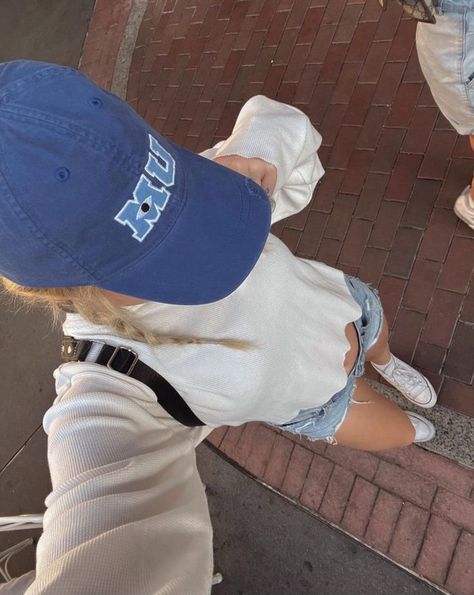 Blue Disney Outfit, Disney Hat Outfit, Disney Ig Pics, Basic Disney Outfits, Disney Florida Outfits, Disneyland Outfits Summer, Cute Disney Fits, Outfits For Disney, Theme Park Outfit