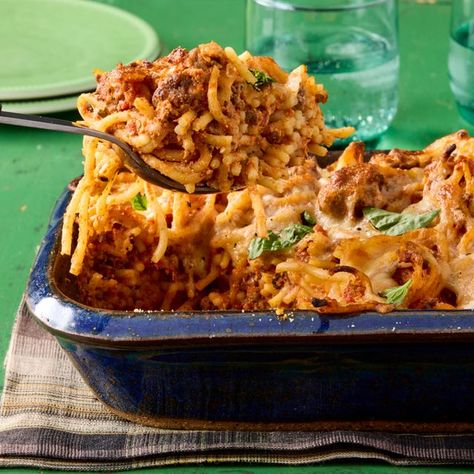 Tucci Benucch Baked Spaghetti, Pioneer Woman Baked Spaghetti, Tik Tok Baked Spaghetti, Spaghetti Casserole Baked, Best Baked Spaghetti Recipe, Spaghetti Baked, Country Casserole, Cheesy Baked Spaghetti, Autumn Pasta Recipes