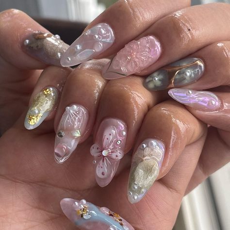 freestyle set 🫶🏼🤍 Detailed Nails, K Pop Nails, Extra Nails, Pretty Gel Nails, Glam Nails, Nail Jewelry, I Love Nails, Dream Nails, Funky Nails