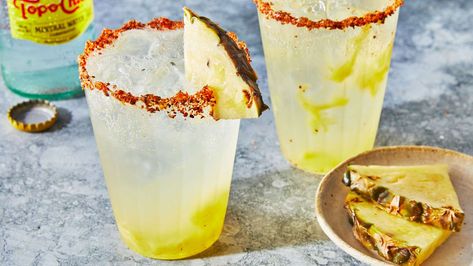 Pineapple Ranch Water is a refreshing take on an easy cocktail. Combine pineapple juice with the classic Texas Ranch Water ingredients for a seriously fun sipper. Pineapple Kombucha, Ranch Water Recipe, Ranch Water, Chili Lime Seasoning, Jalapeno Margarita, Pineapple Drinks, Easy Cocktail, Solo Cup, Texas Ranch