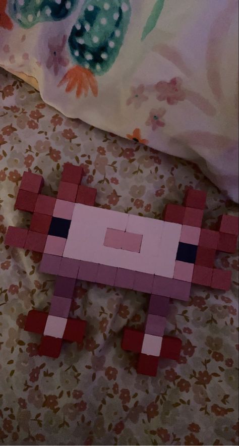 Minecraft Wood Blocks Craft, Cute Minecraft Couple Ideas, Minecraft Wood Cube Art, Wood Cube Crafts Minecraft, Wood Cubes Crafts, Minecraft Wood Block Craft, Minecraft Cube Art, Minecraft Wooden Block Crafts, Wood Cube Crafts