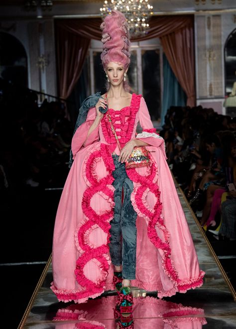 Moschino’s Marie Antoinette–Inspired Show Was a Fashion Feast | Teen Vogue Moschino 2020, Rococo Fashion, 2020 Fashion, Teen Vogue, Fashion Costume, Marie Antoinette, Rococo, Milan Fashion Week, Couture Fashion