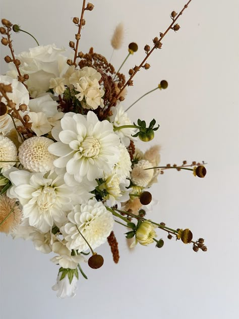 Green And Brown Flower Arrangements, White And Brown Wedding Bouquet, Earth Tone Floral Arrangements, Earth Tone Wedding Bouquets, Brown Flowers Wedding, Brown And Green Bouquet, Brown Wedding Florals, Neutral Bouquet Wedding, Neutral Flower Arrangements