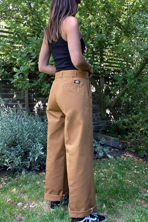 Dickies Winnsboro Wide Leg Trousers | Urban Outfitters UK How To Style Khaki Pants, Dickies Outfit Women, Dickies 874 Outfit, Dickies Fashion, Dickies Pants Outfits Women, Dickies Outfit, Colored Pants Outfits, Dickies Style, Vans Outfit