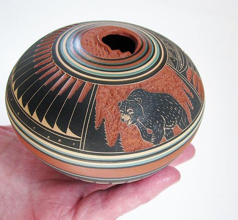 Ceramics Pattern, Native American Bear, Etched Pottery, Gourd Carving, American Clay, Southwest Home, Southwest Home Decor, Native Pottery, Navajo Pottery