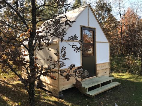 The Canvas Shack Is reminiscent of the 1860s mining and hunting camps. Along with tents, the “tent-cabin” soon became the… Platform Tent, Viking Farm, Unique Cabins, Canvas Wall Tent, Tent Platform, Hot Tent, Camping Planning, Ranch House Remodel, Wall Tent