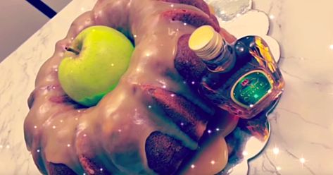 Rum Glaze Recipe, Crown Royal Cake, Crown Royal Apple, Crown Apple, Apple Bundt Cake, Diy Joy, Glaze For Cake, Apple Season, Bowl Cake