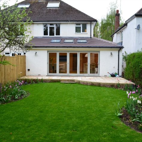 A wraparound extension effectively stretches your home around the side of your house as well at the back. This is a particularly effective way of making new space in older semi-detached properties such as Victorian, Edwardian or 1930’s houses, such as this one in Borehamwood, Hertfordshire. Extension On Semi Detached House, Side Extension Ideas Semi Detached, Small House Extension Ideas, Outside Extension Ideas, 1940 Semi Detached House, Semi Detached Rear Extension, Semi Detached Kitchen Extension, 1960s Semi Detached House, 1930 Semi Detached House Exterior