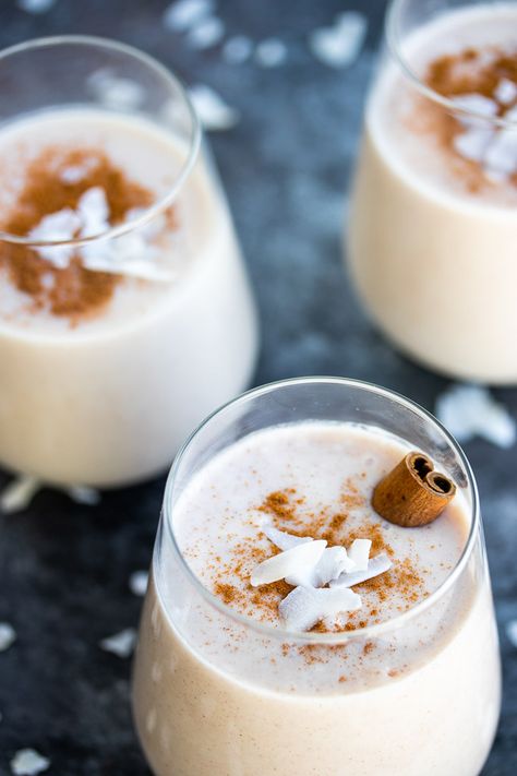 Traditional Coquito Recipe, Coconut Eggnog, Coquito Recipe, Puerto Rican Dishes, Boricua Recipes, Huge Family, Thanksgiving Drinks, Colombian Food, Spanish Dishes