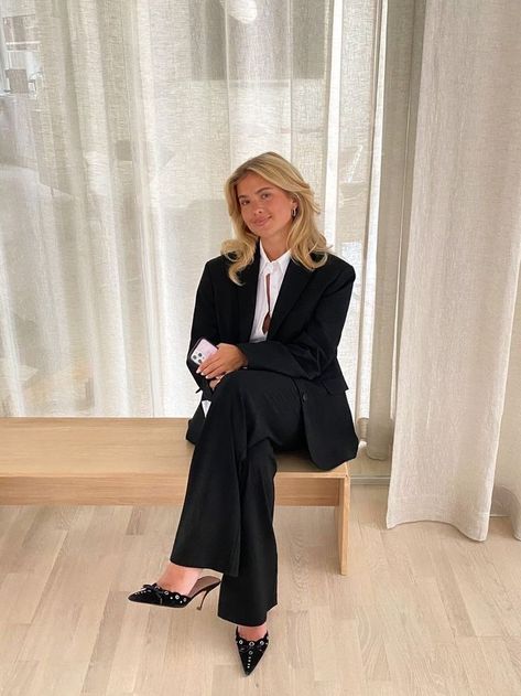 Matilda Djerf Working, Scandi Work Outfit, Different Body Sizes, Classy Business Outfits, Business Professional Outfits, Lawyer Outfit, Corporate Attire, Matilda Djerf, Business Outfits Women