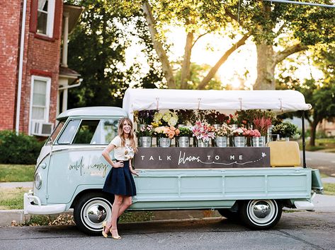 With her iconic VW pickup loaded with buckets of fresh-cut flowers, Shiann Chambers brings a fun and easy way to for bloom addicts to get their floral fix all over town. Vw Flower, Vw Pickup, Utah Style, Flower Shop Decor, Flower Truck, Van Conversions, Vw Bugs, Flower Cart, Split Screen