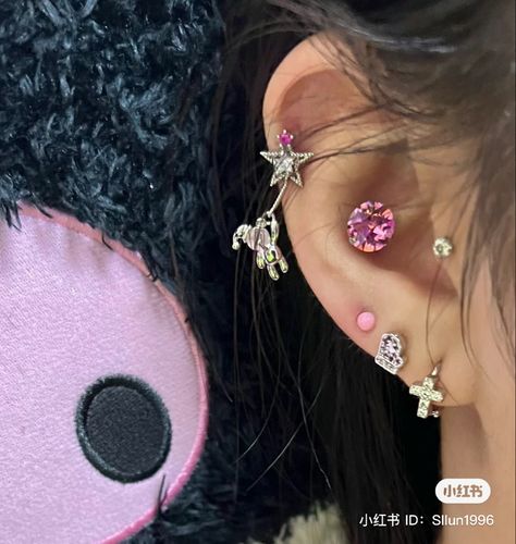 Korean Peircings, Kidcore Jewelry, Necklace Outfit, Kawaii Earrings, Pretty Ear Piercings, Ear Style, Funky Jewelry, Beauty Accessories, Girly Jewelry