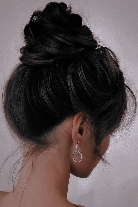 Hairstyle Wedding Bridesmaid, Black Hair Bun, Black Hair Aesthetic, Wedding Hairstyles For Medium Hair, Hairstyle Wedding, Easy Updo, Easy Updo Hairstyles, Updo Hairstyle, Bun Hairstyle